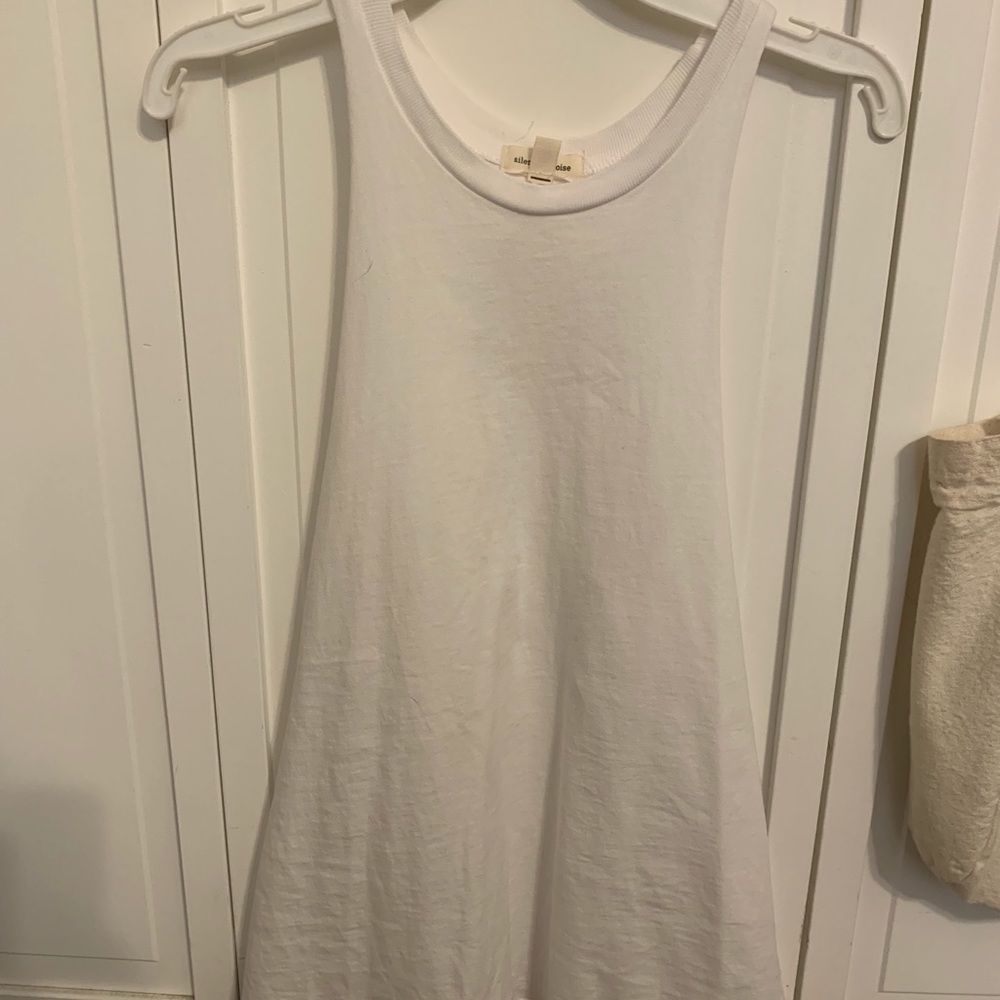 Silent noise white tank